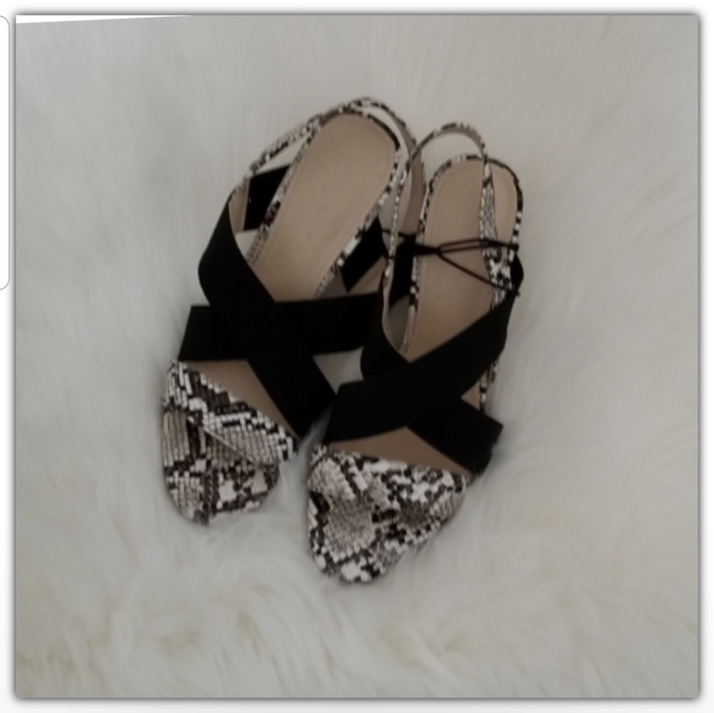 Sale NWOT Nine west heels snake skin pattern 6.5